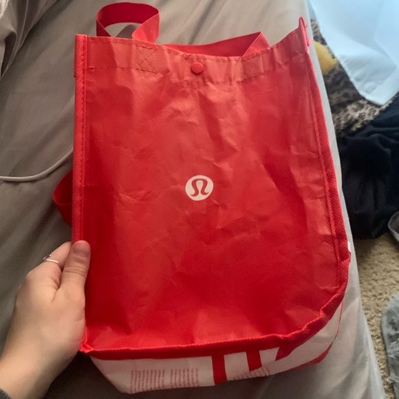 Red Lulu lemon bag - Picture 1 of 3